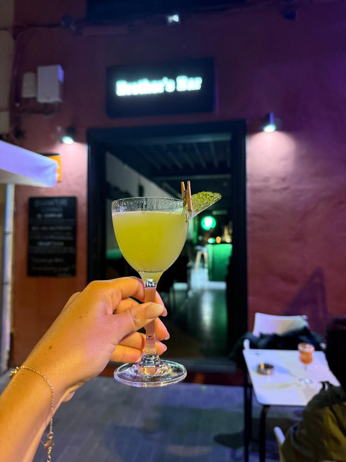 Brothers Bar