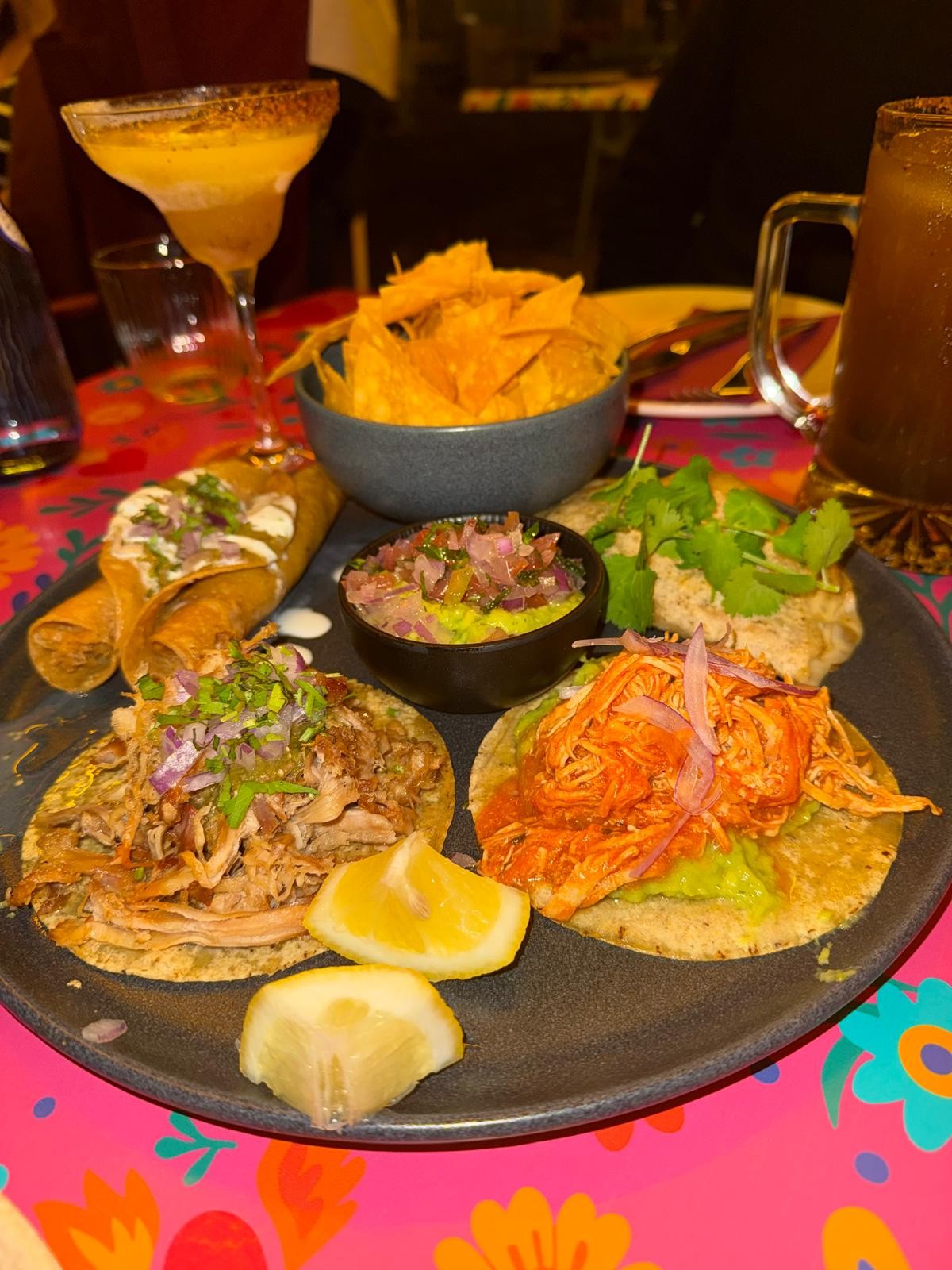 Chingón restaurante Mexicano y discoteca