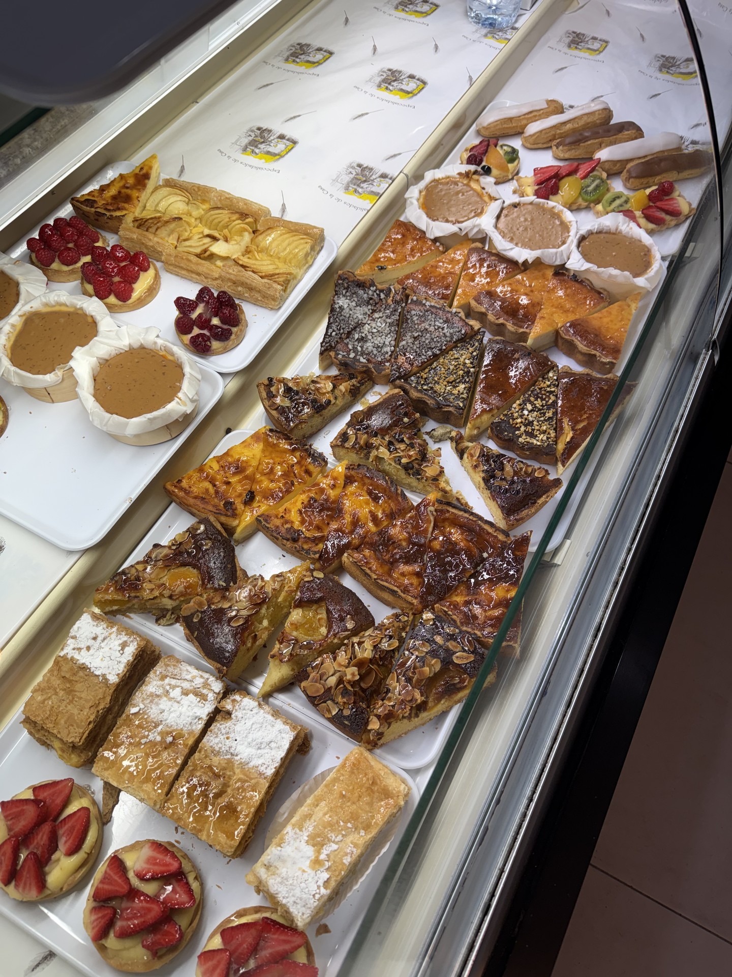 Damien Patisserie Française
