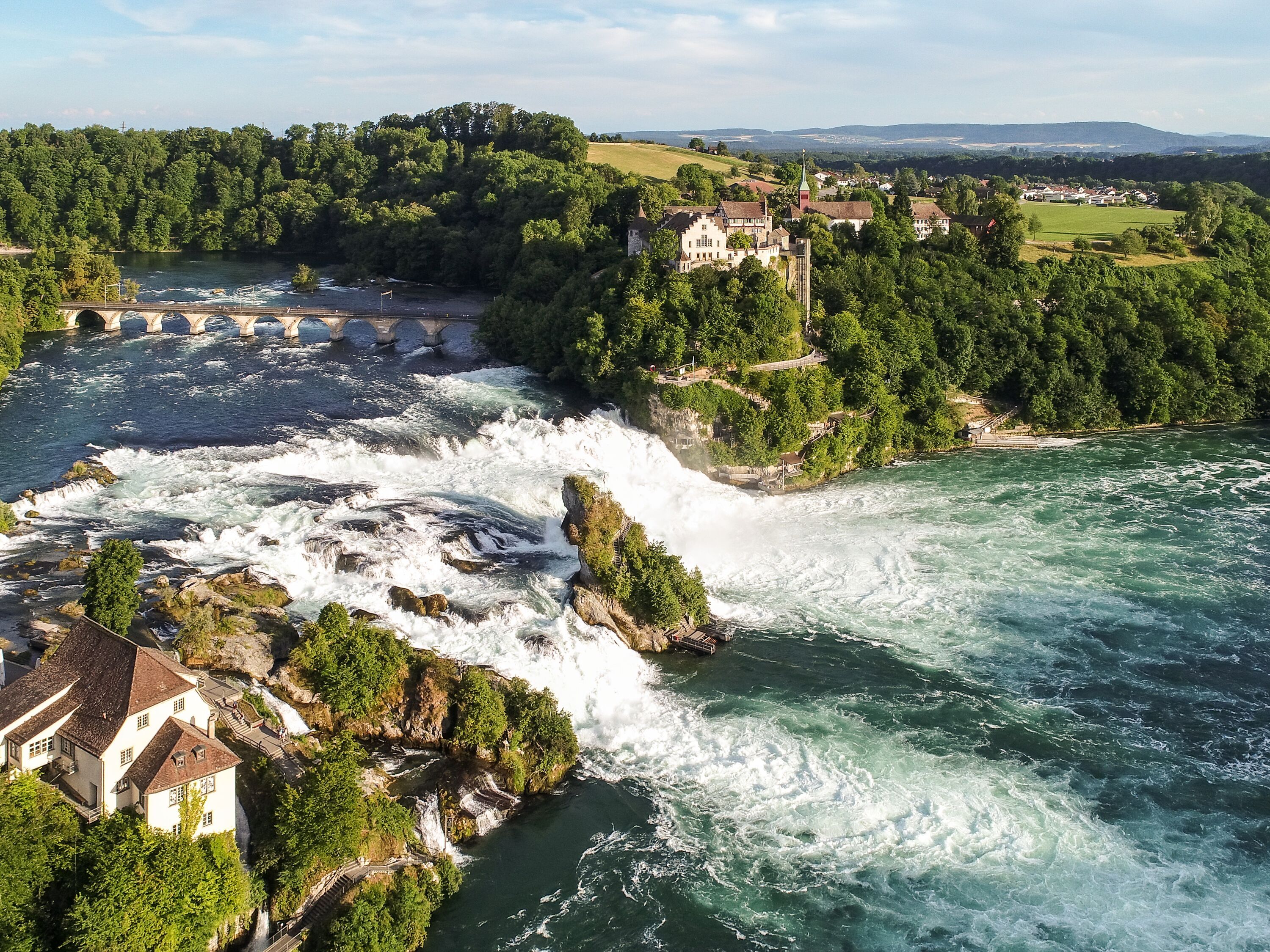 Rheinfall Mittelfelsen Muehleradhaus