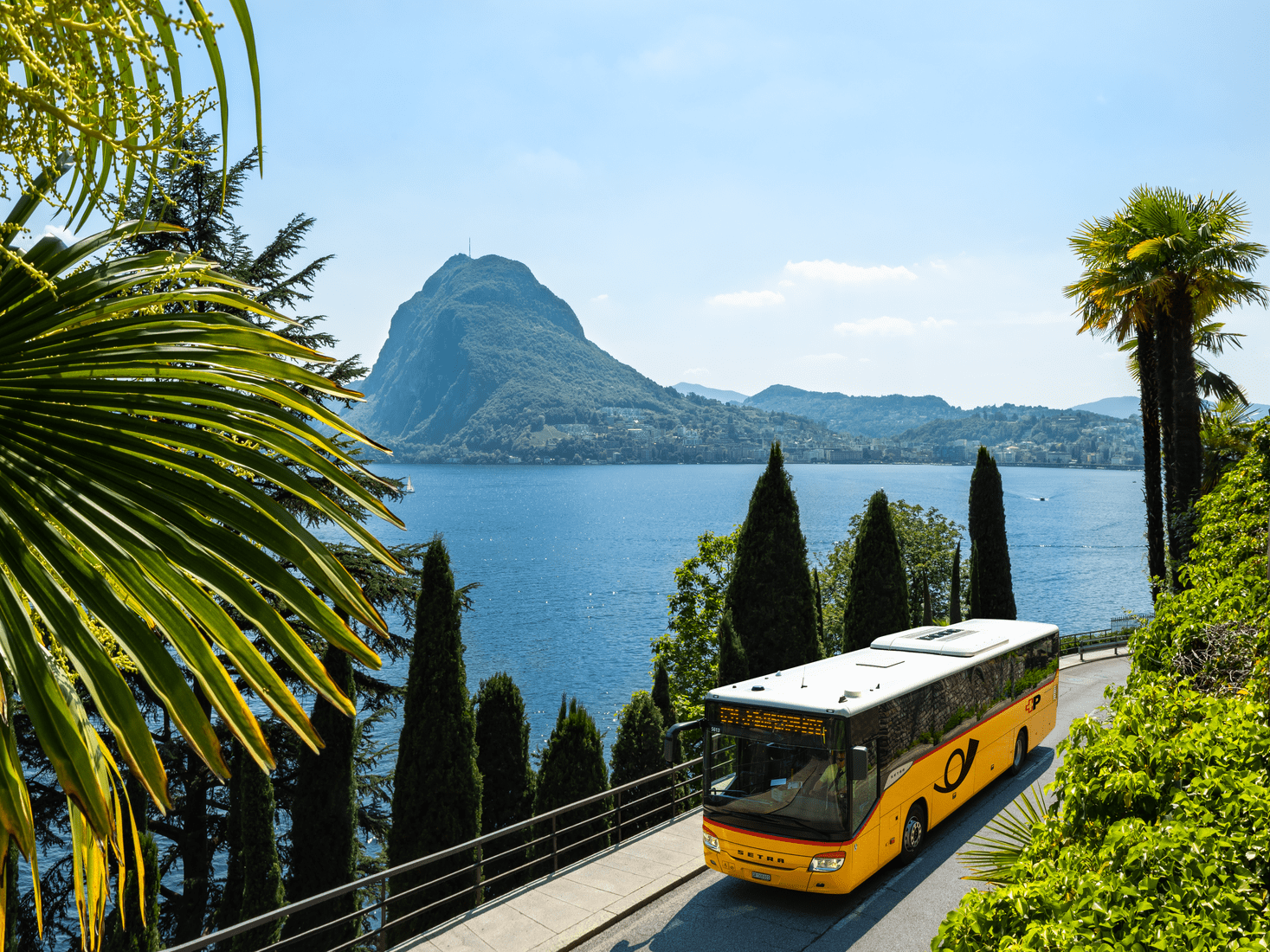 Postauto am Luganersee Tessin