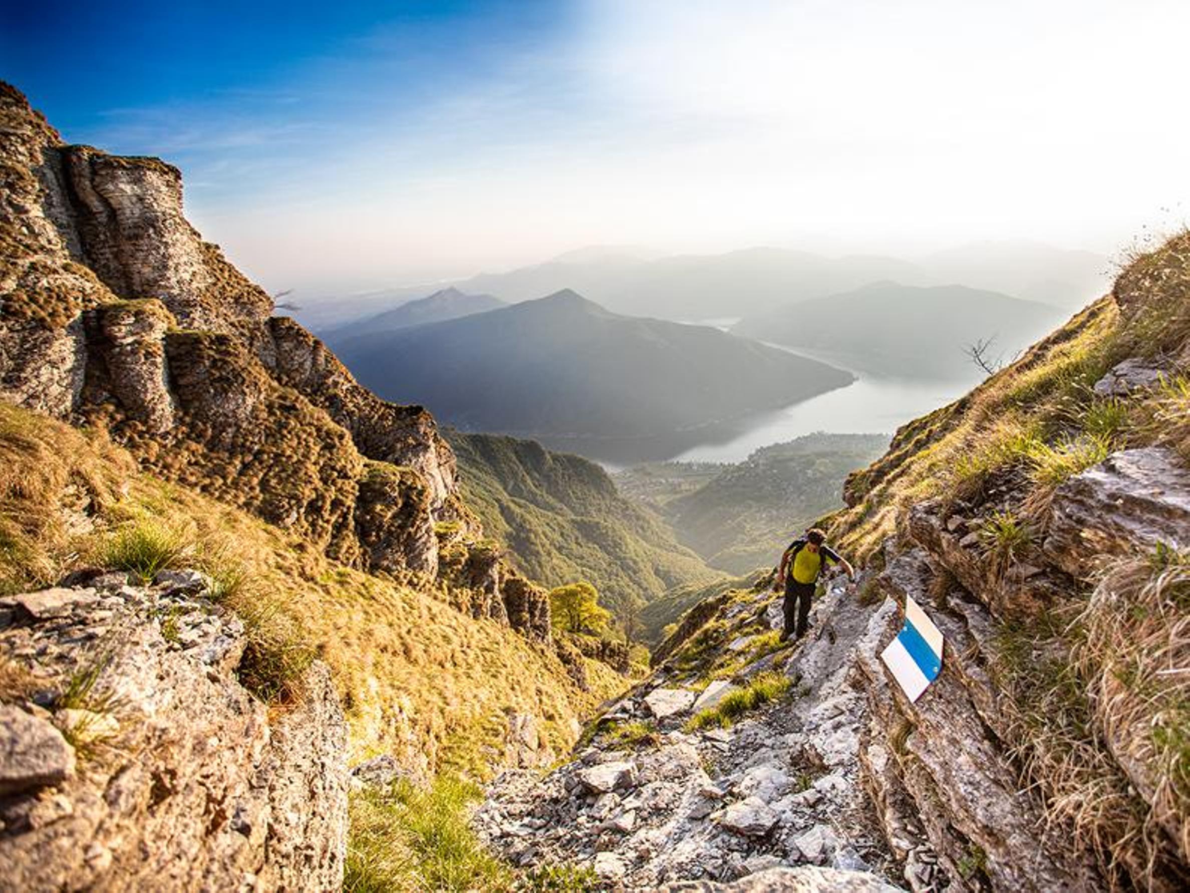 Wandern Schweiz alpiner Wanderweg