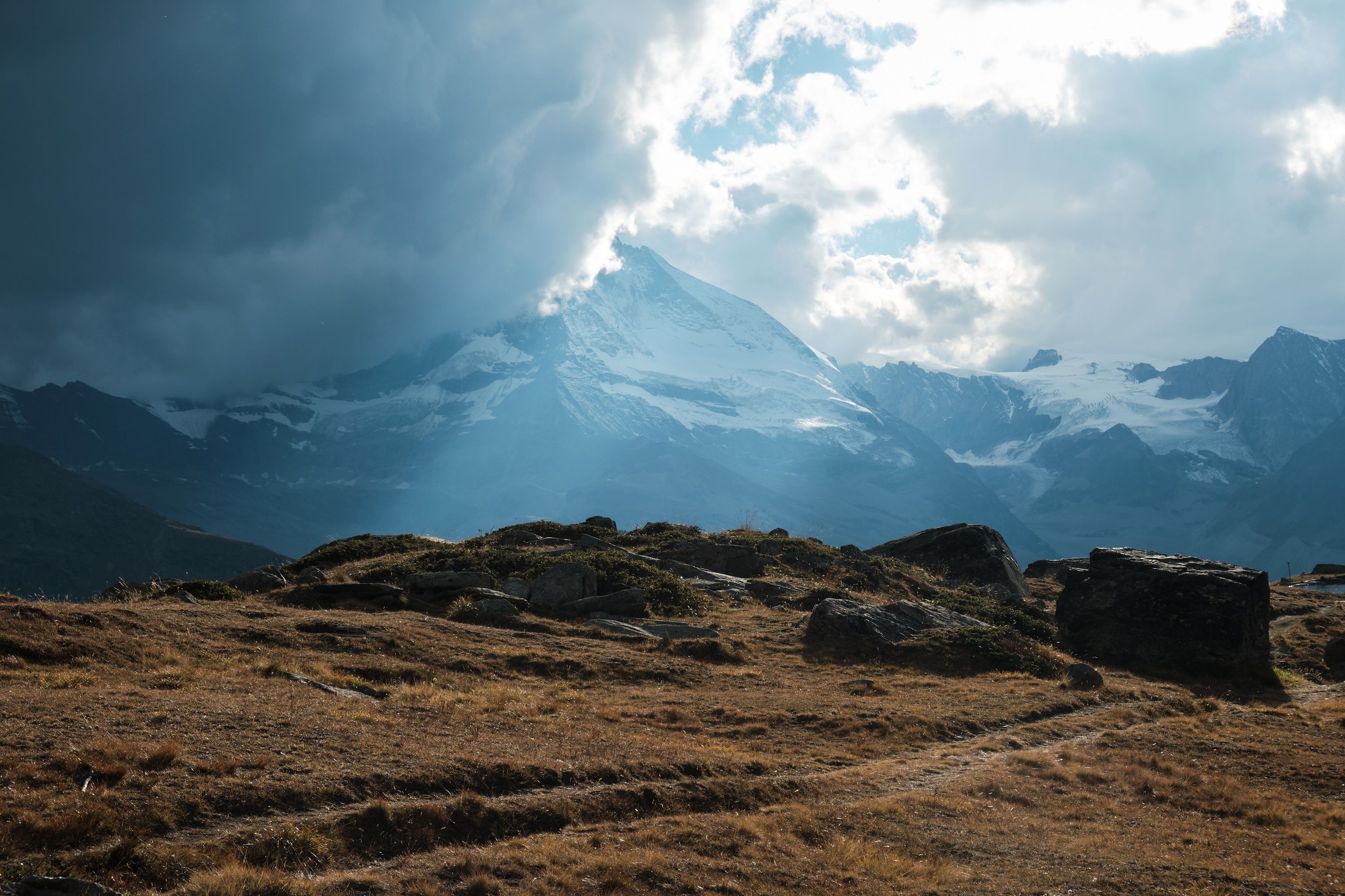 Ausblick Stellisee Bergpanorama