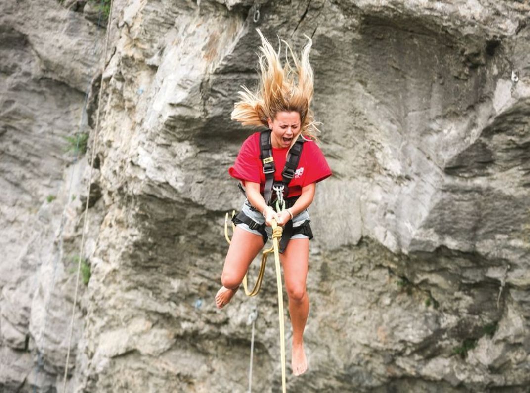 Grindelwald Gletscherschlucht Canyon Swing