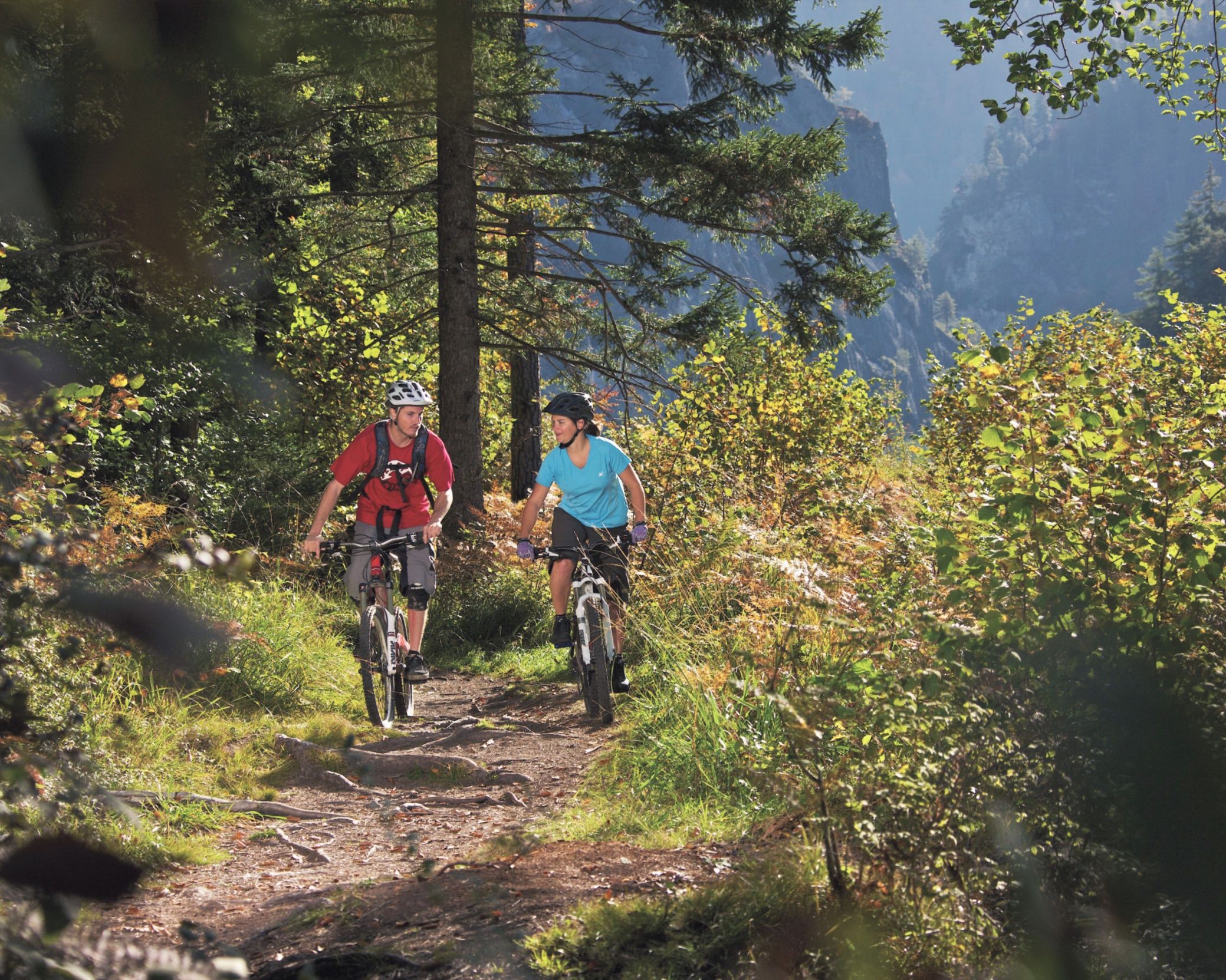 Mountainbike Schweiz MTB Calörtsch Route 257 unterhalb Versam