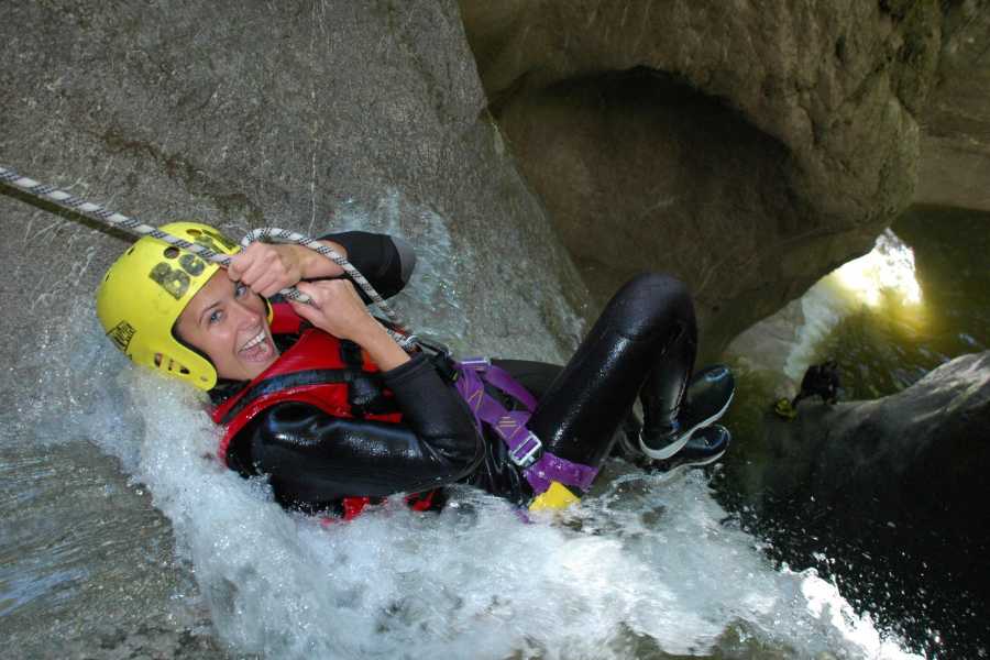 Interlaken Canyoning Rutsche Spass Chli Schliere