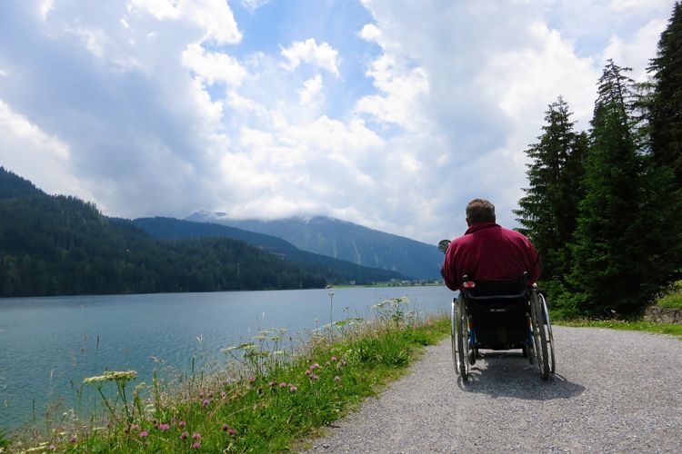 Rollstuhl Rundweg Davoser See Kiesweg
