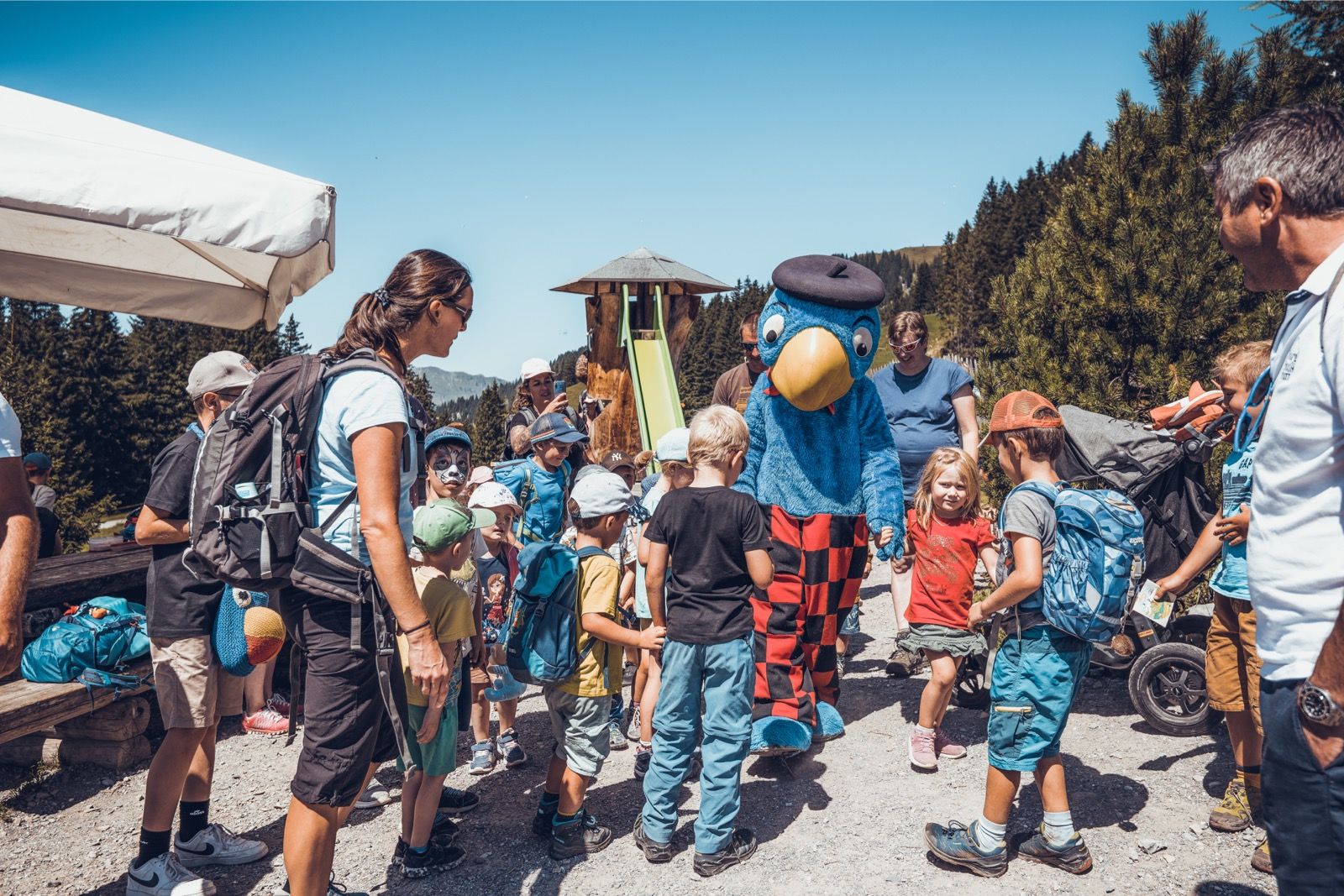 Kinderwagen Globi auf dem Alpenspielplatz