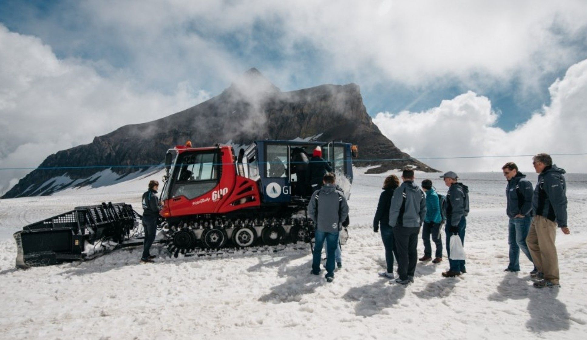 Glacier 3000 Snow Bus