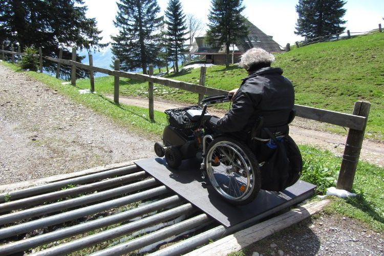 Rollstuhl Rigi Schotter