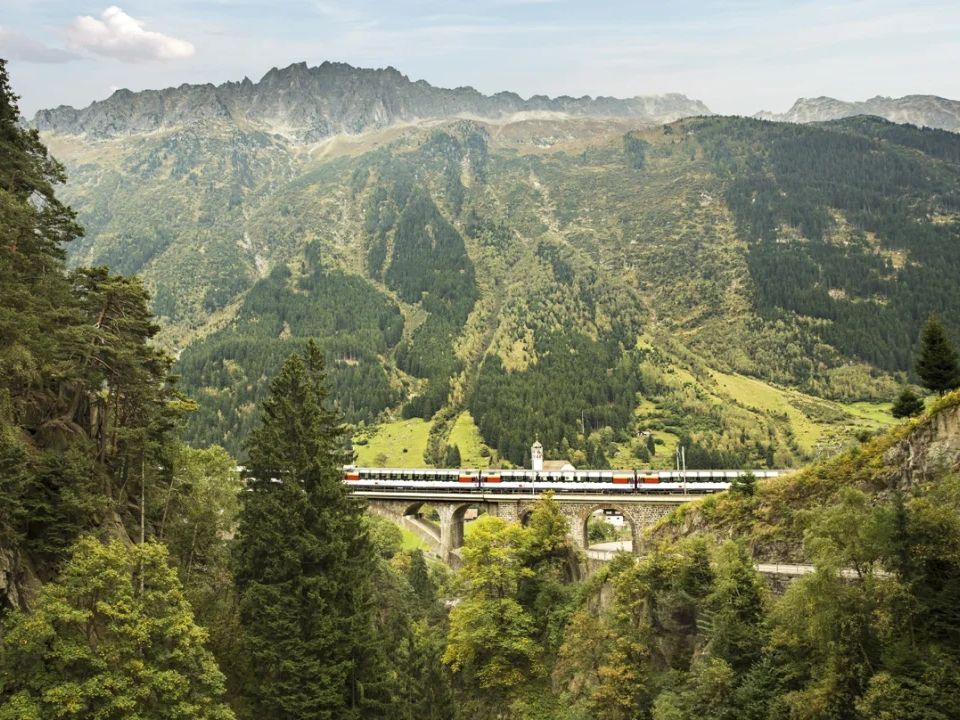 Gotthard Panorama Express