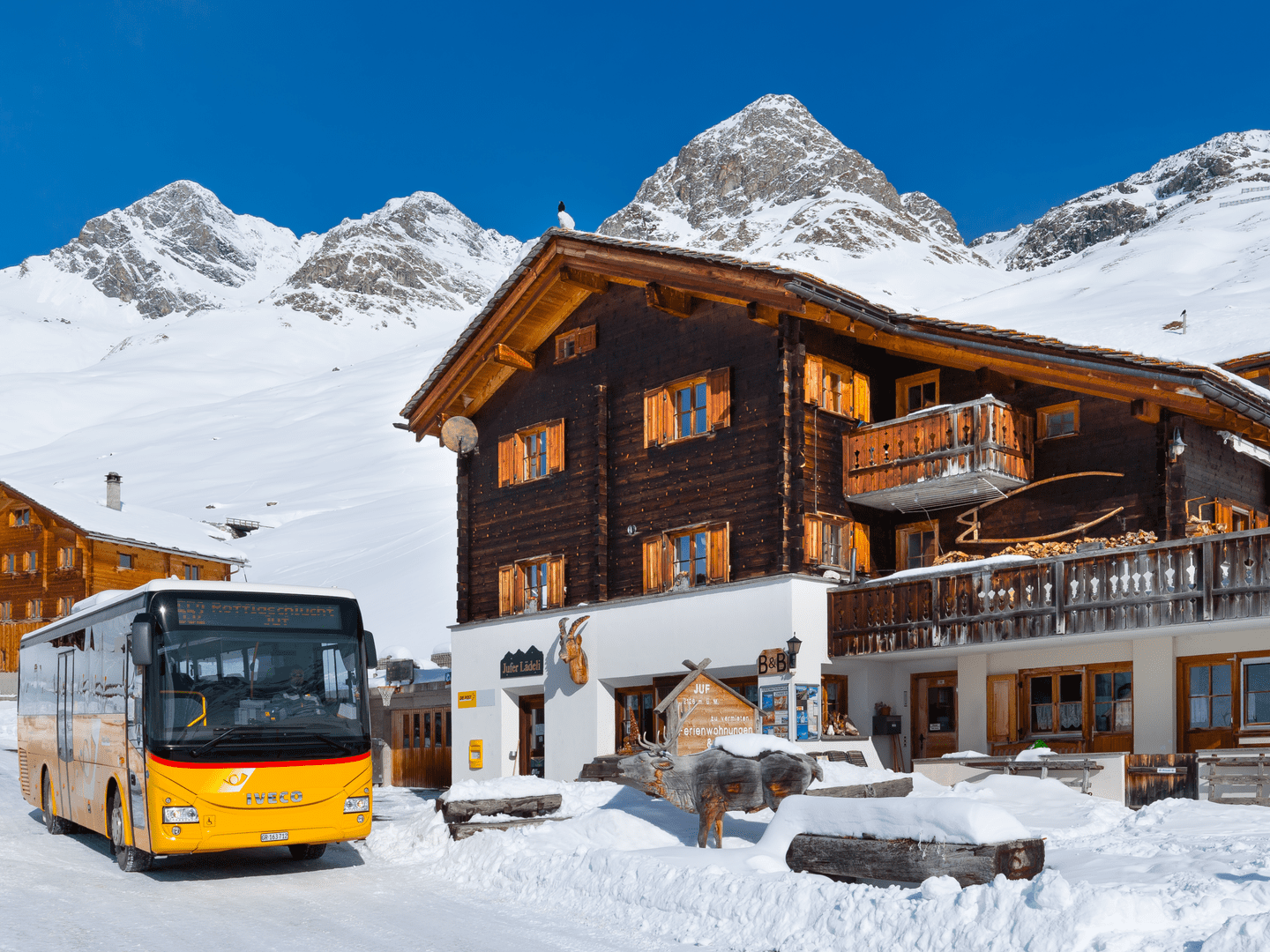 Postauto Aversertal Juf 