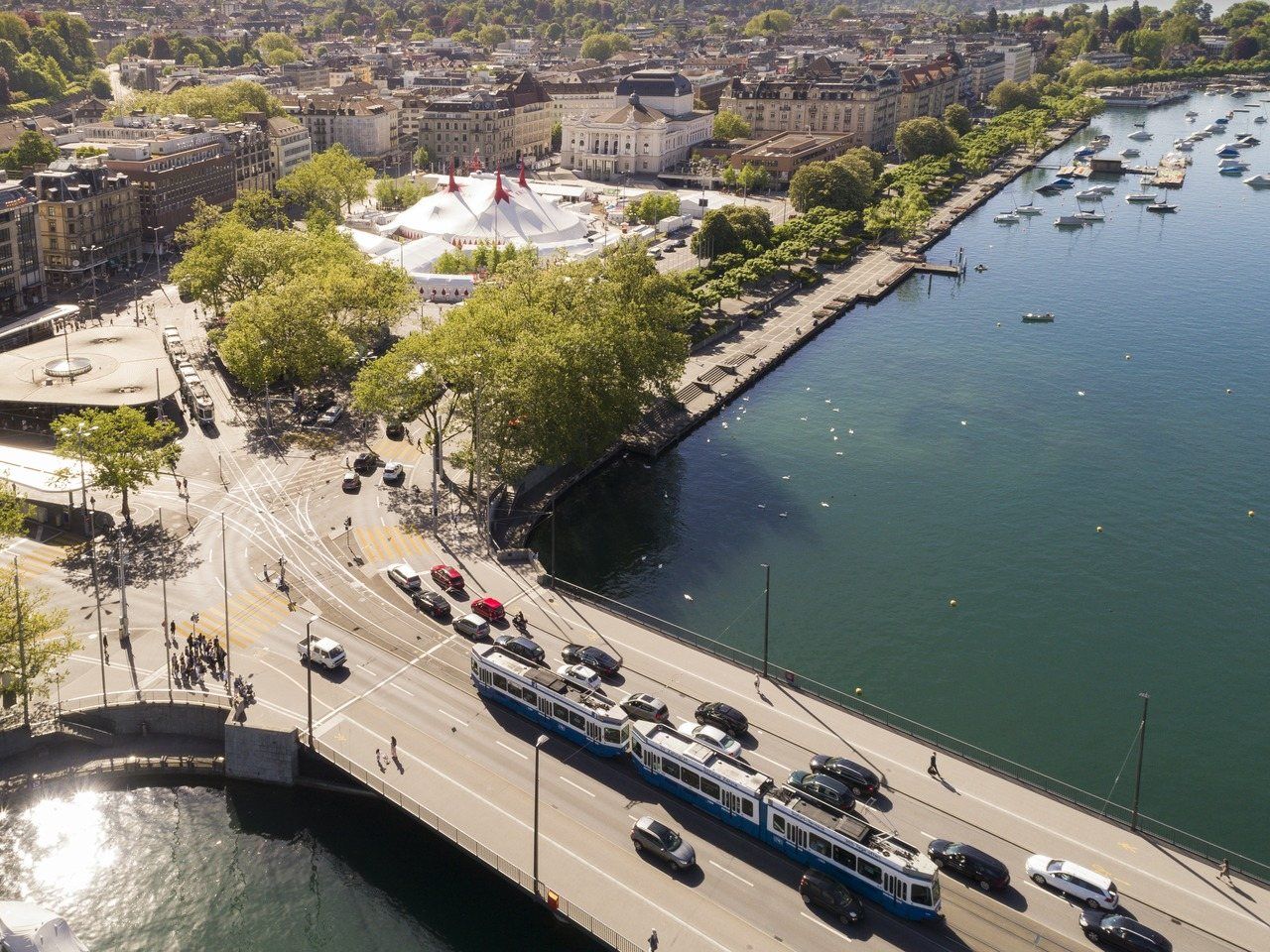 Zürich Quaibrücke Autoverkehr