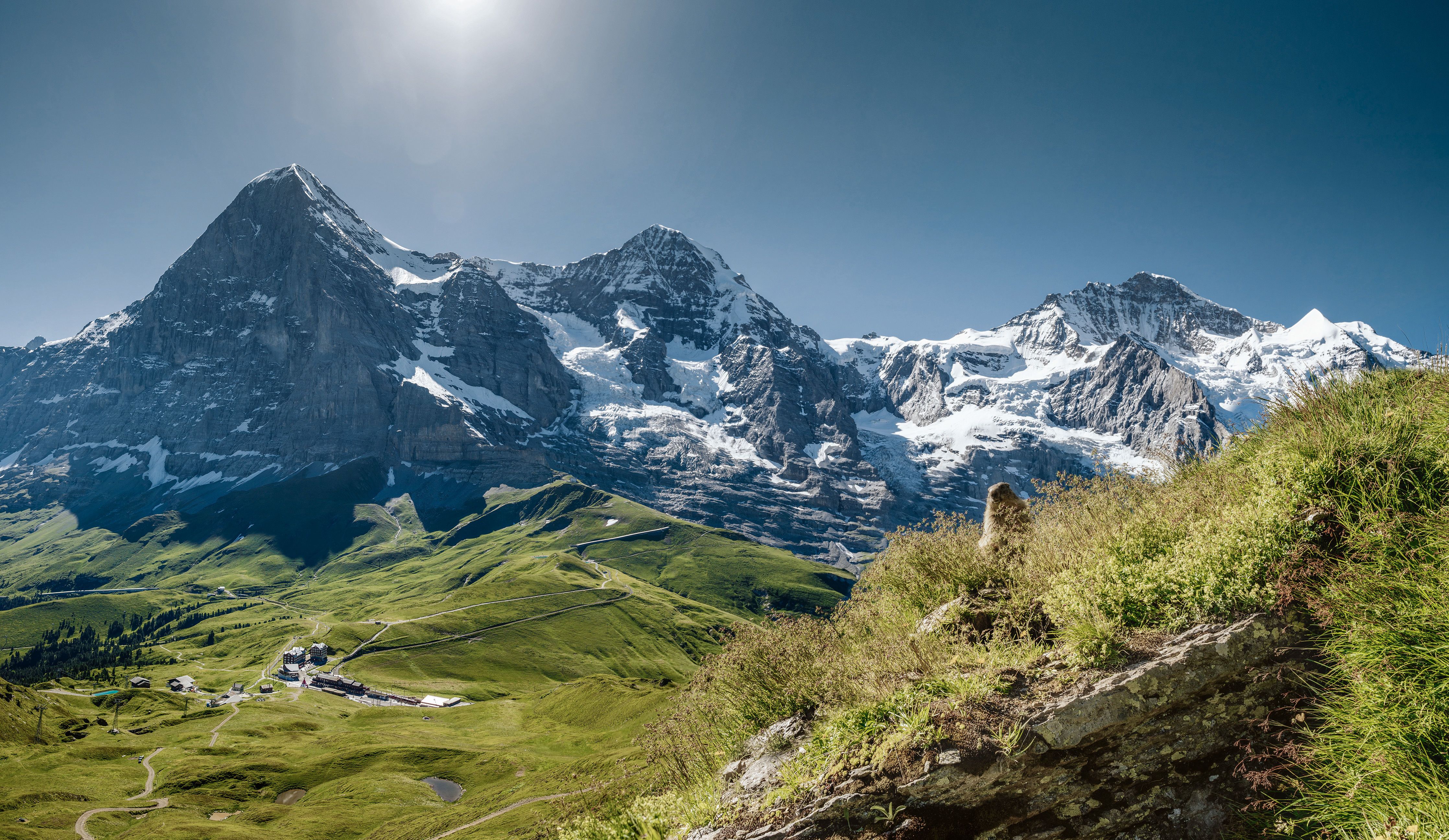 24 mountains. Эйгер гора. Эйгер, Менх и Юнгфрау. Гора мёнх Швейцария. Горы Швейцария Айгер Менх.