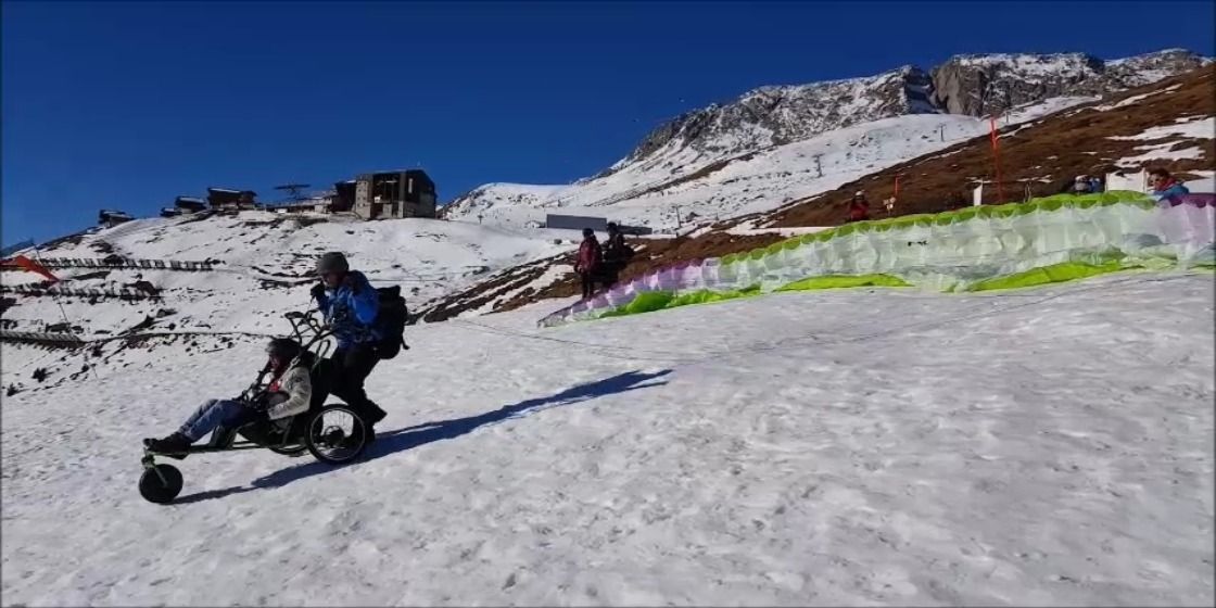 Rollstuhl Tandem Gleitschirmfliegen