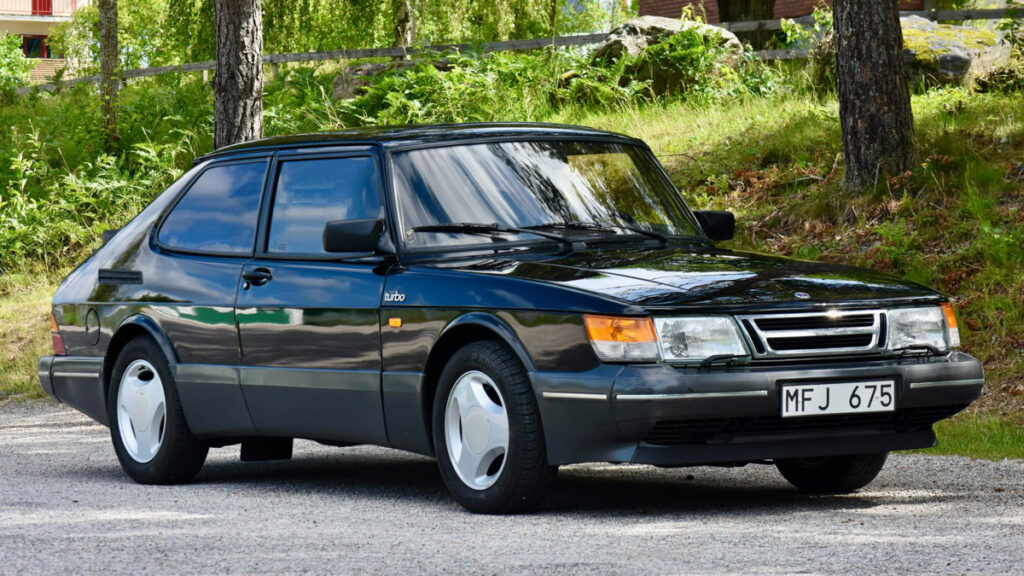 Saab 900