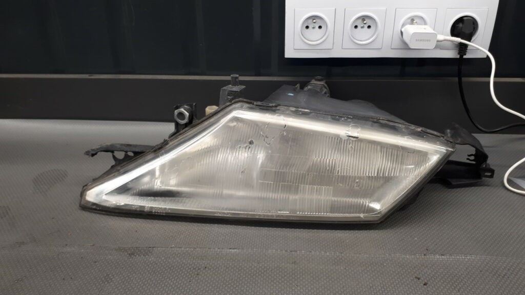 Reflektor lewy Lancia Ypsilon 99r