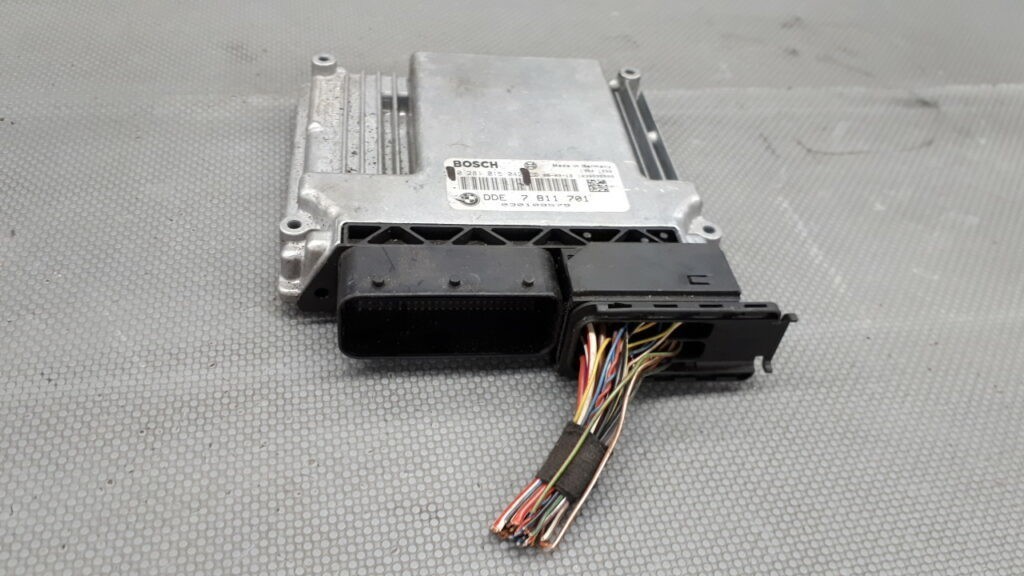 0281015042 komputer  BMW 1 E87 2.0 D BOSCH
