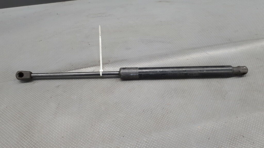 1K6827550F siłownik klapy VW GOLF V