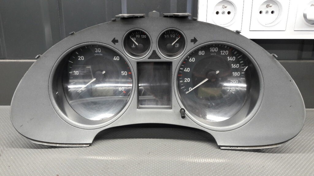 06L0920803A Licznik Seat Ibiza III 1,4 TDI