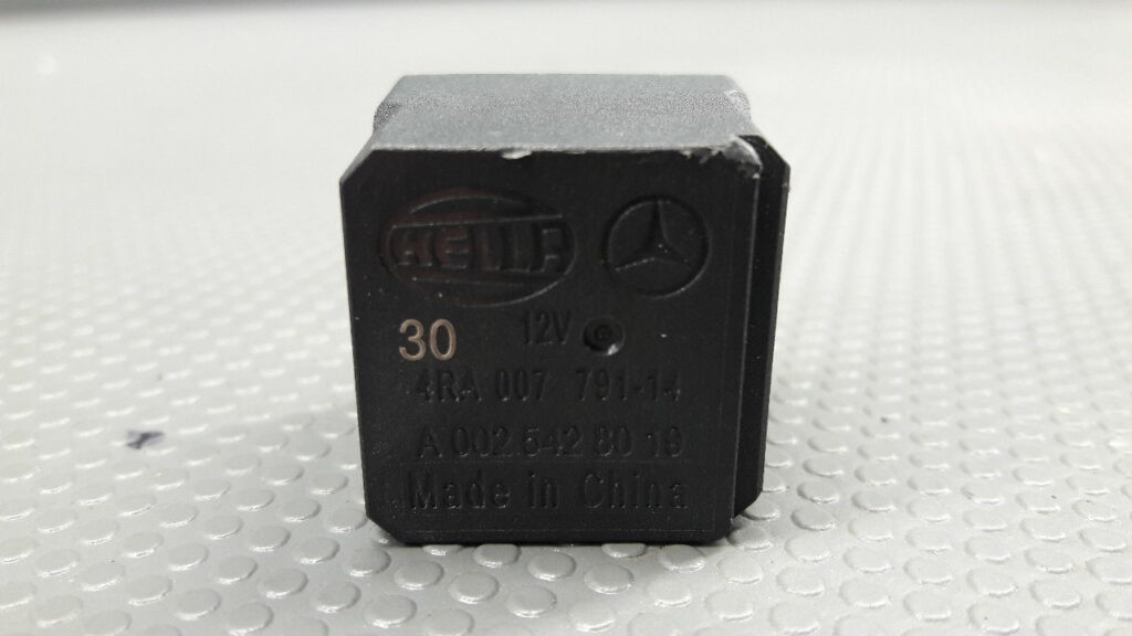 A0025428019 przekaźnik HELLA W176 W246