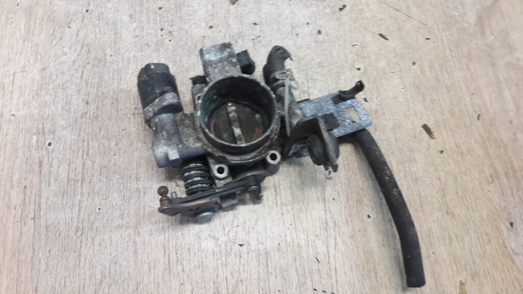 90529710 Przepustnica Opel Astra Vectra B 1.6 16V
