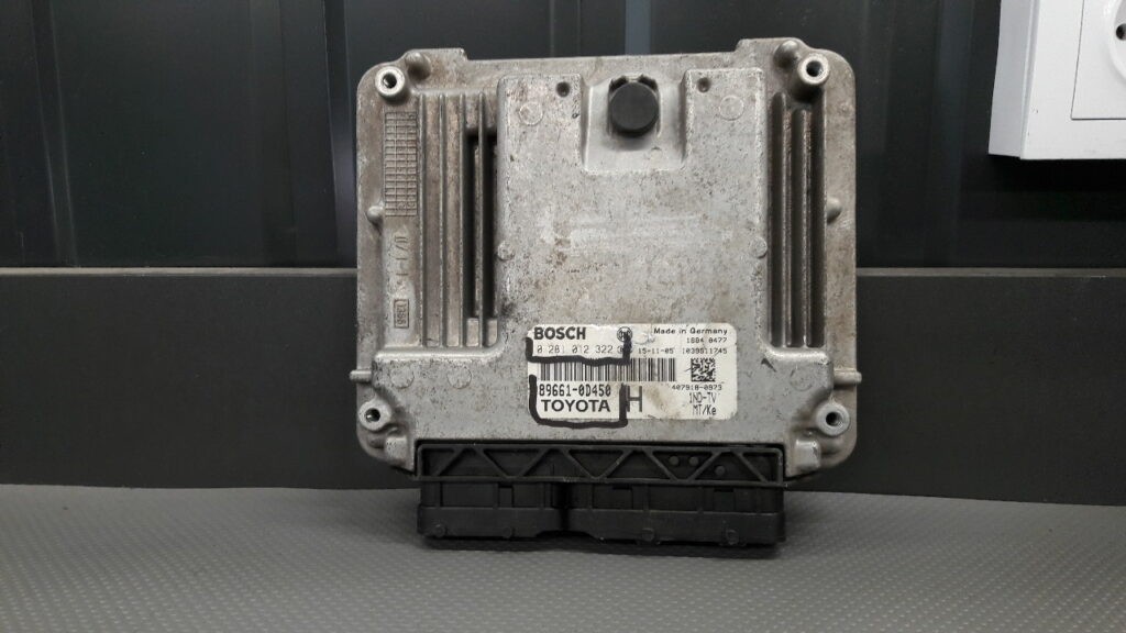 0281012322N Toyota Yaris II 1.4 sterownik silnika