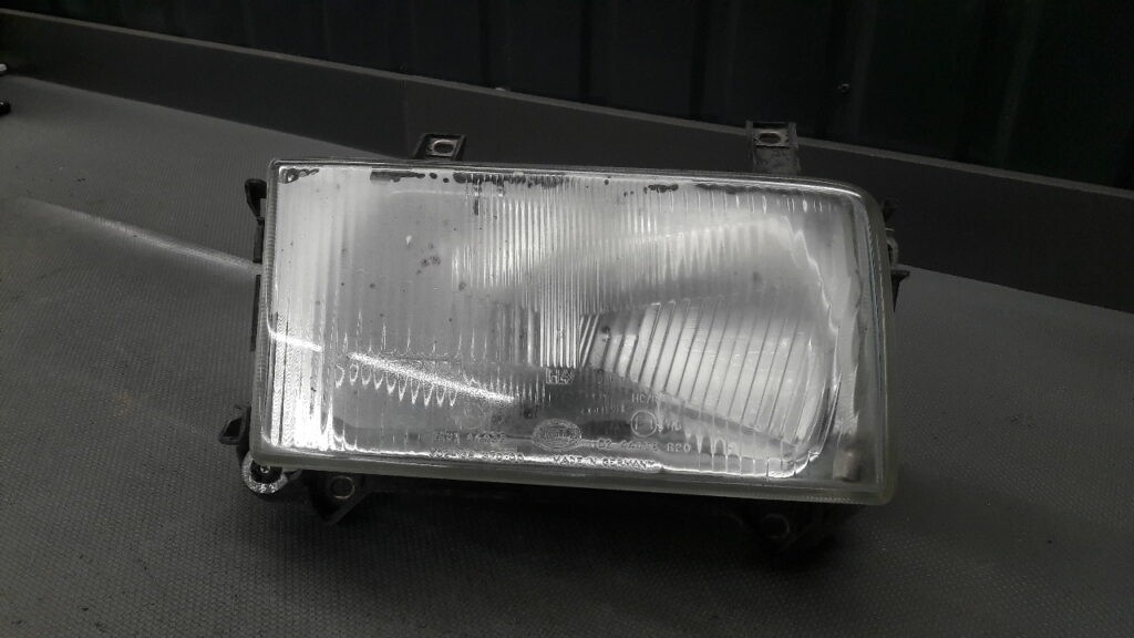 Refletor VW T4 Transporter prawy Hella