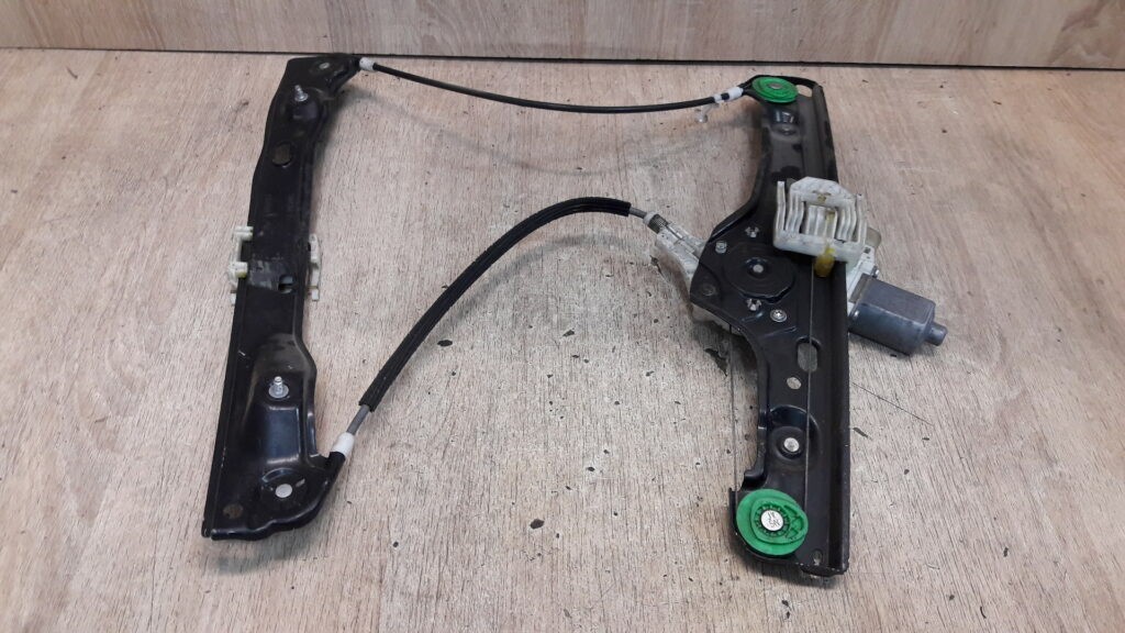 7140588E Mechanizm szyby prawy przod BMW E91
