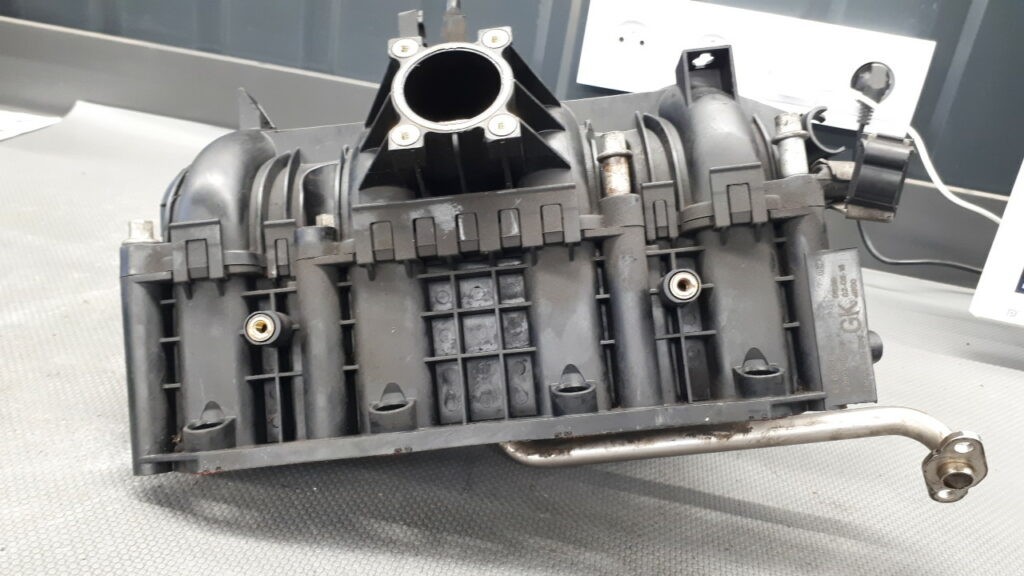 0280750192 Kolektor ssący Toyota Yaris II 1.2