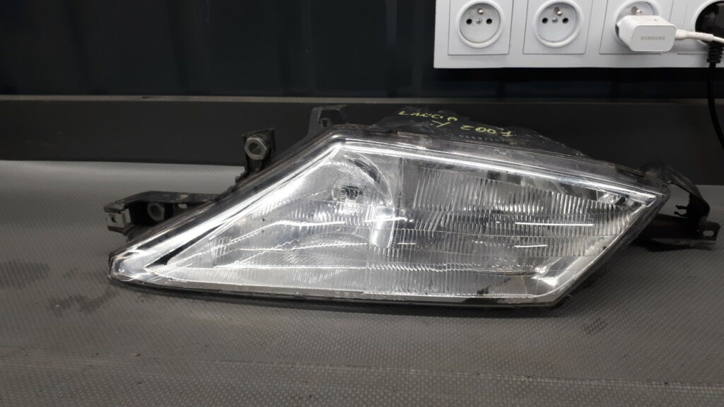 Reflektor lewy LANCIA YPSILON 01r CARELLO