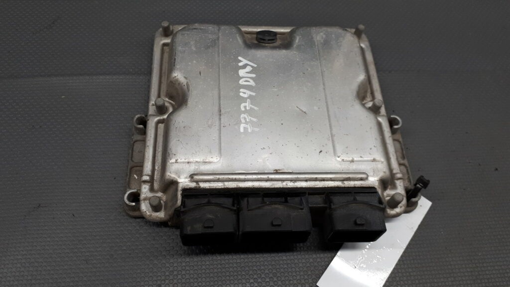 0281010996 komputer Renault Megane II 2.0 HDI 11r