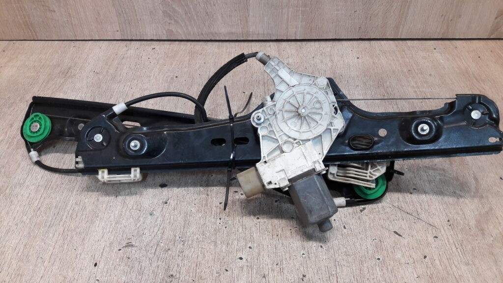 7060266S Mechanizm szyby prawy przod BMW E91