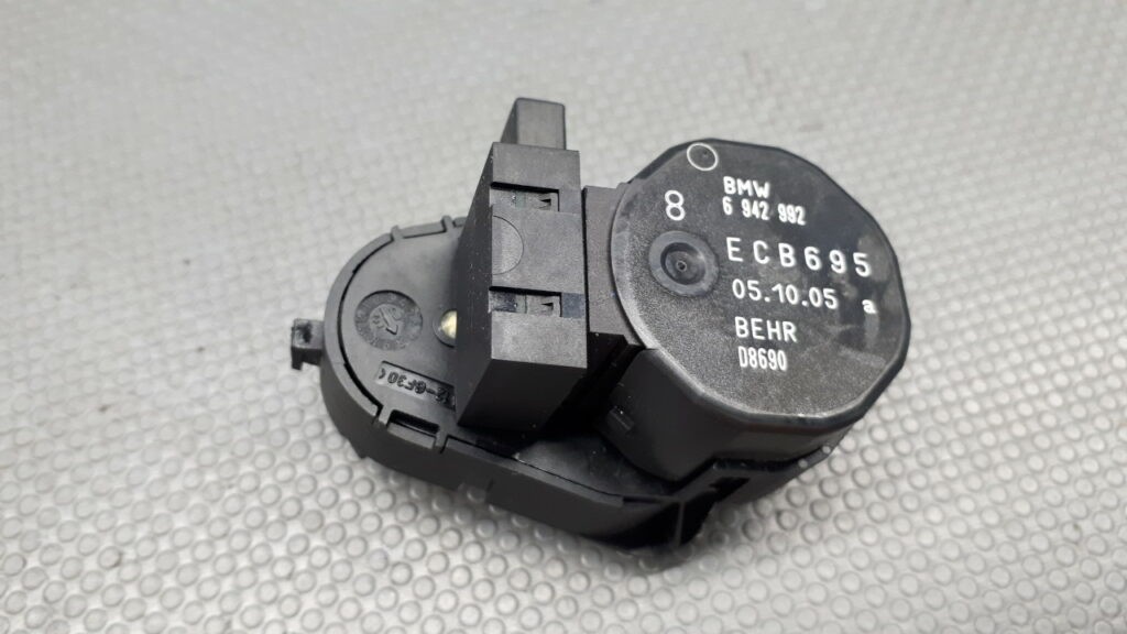 6942992 silniczek nagrzewnicy BMW E60 E61