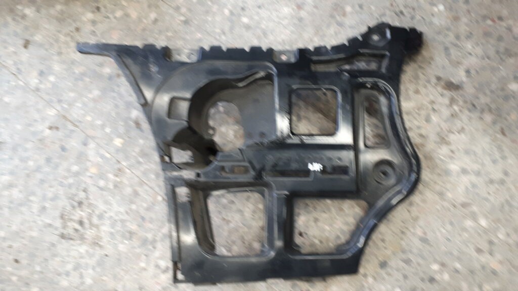 7202667 Ślizg zderzaka lewy tył BMW E90 LIFT