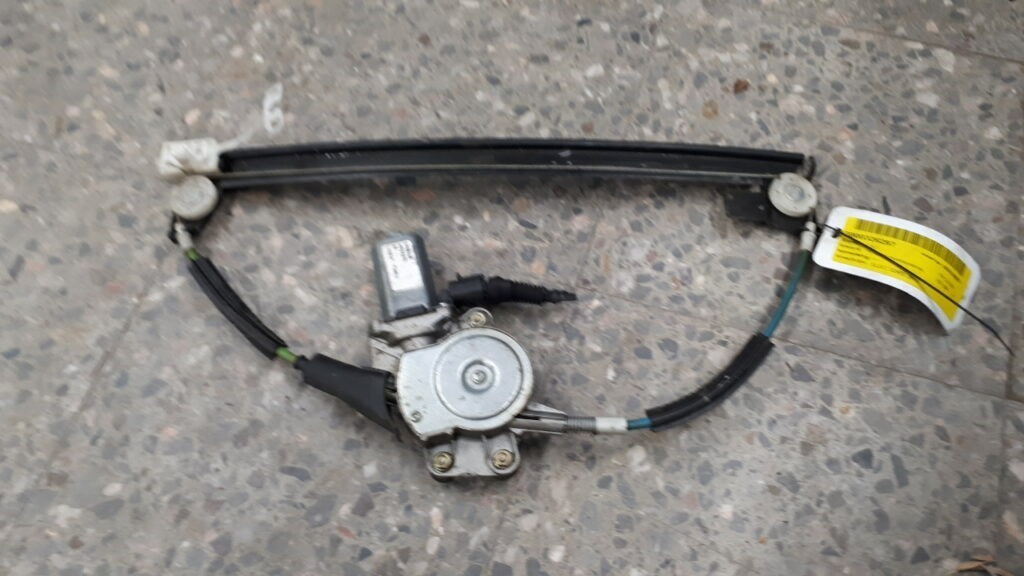 46751870 Mechanizm szyby praw przod Alfa Romeo 147