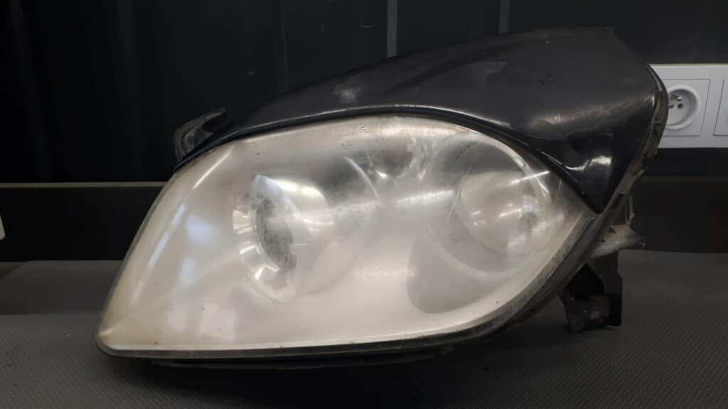 93162203 Reflektor lewy OPEL TIGRA B VALEO