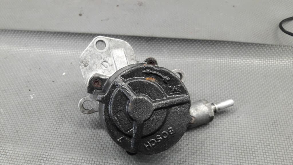 D143-1D0102M Pompa Vacum peugeot 406 2,0HDI