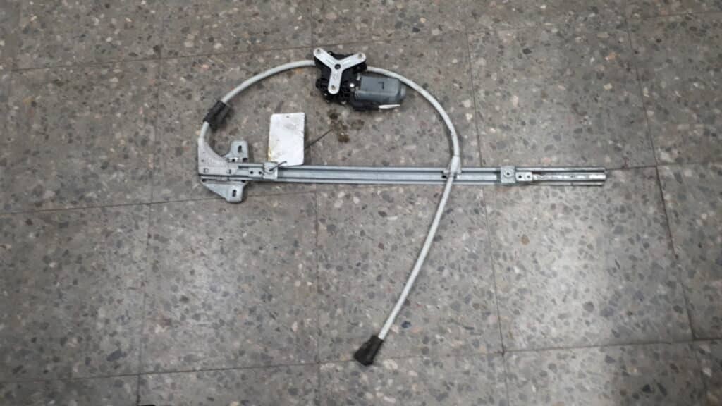 400121B Mechanizm szyby lewy przod Renault Clio I