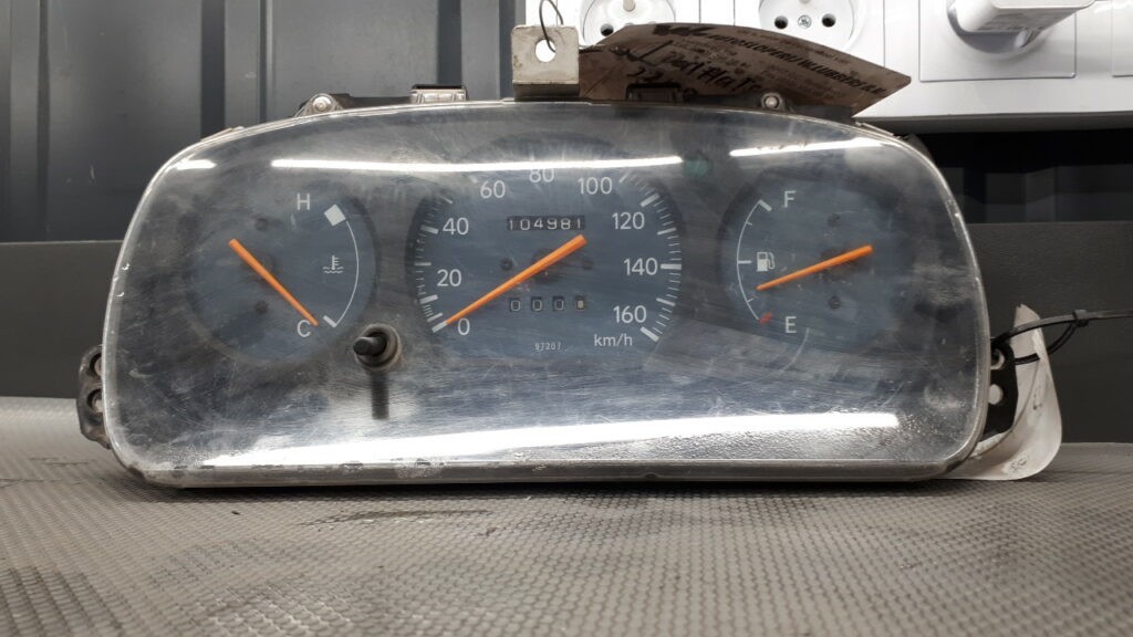 157390-1982  Licznik Zegar Daihatsu C 0.8 96r