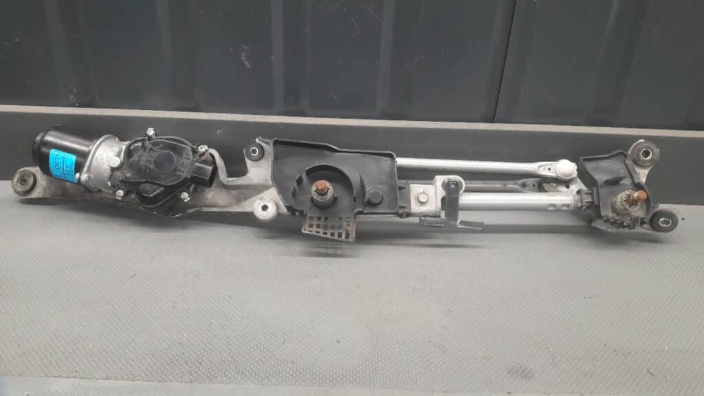 DF716737X mechanizm wycieraczk prawy Mazda II