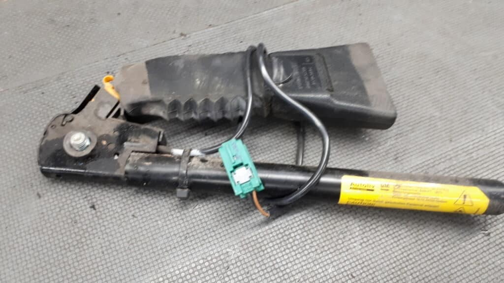 24469054 napinacz pasa prawy przód Opel Zafira A 99-04r
