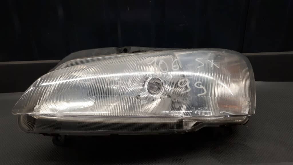 88202144 Reflektor lewy Peugeot 106 lift valeo