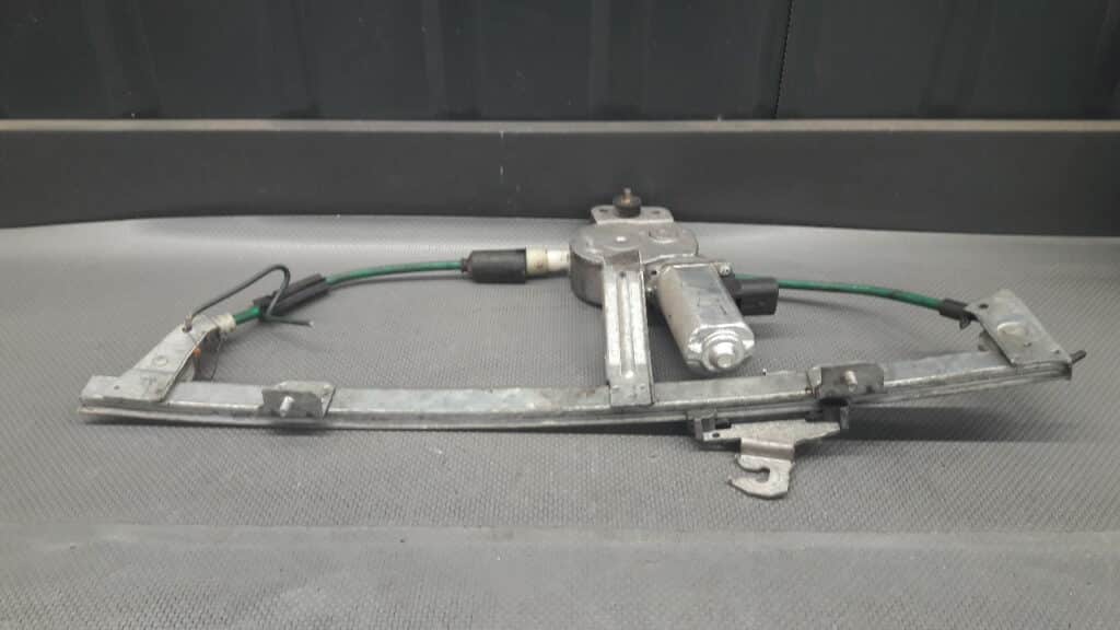 606096530 mechanizm szyby lewy przod ALFA ROMEO 145 146