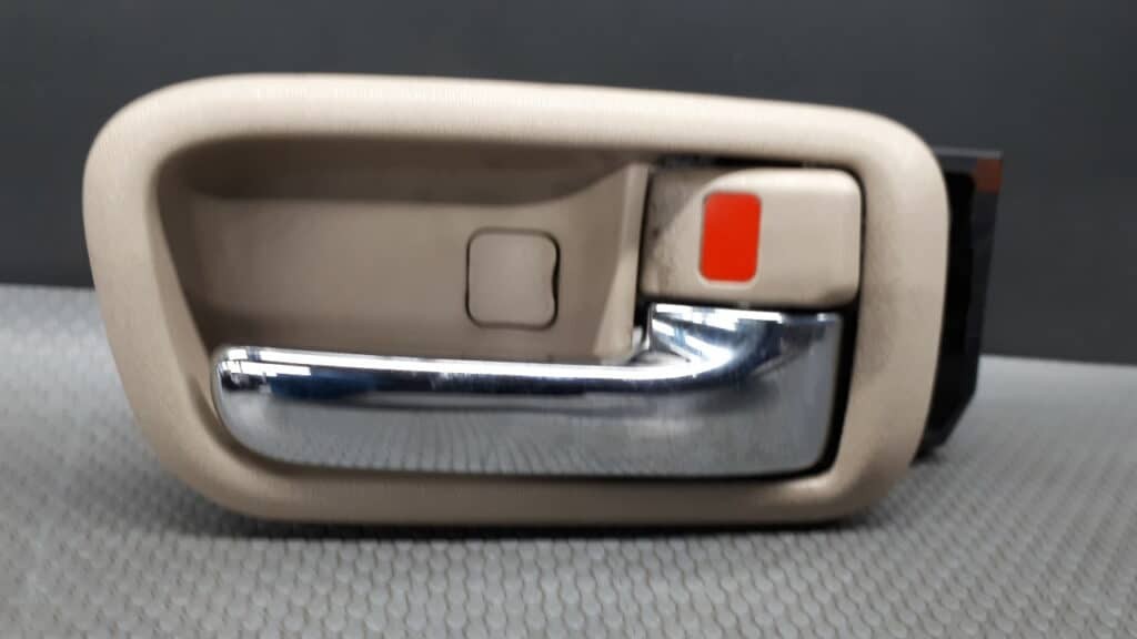 Klamka wewnętrzna lewy tył Lexus RX300