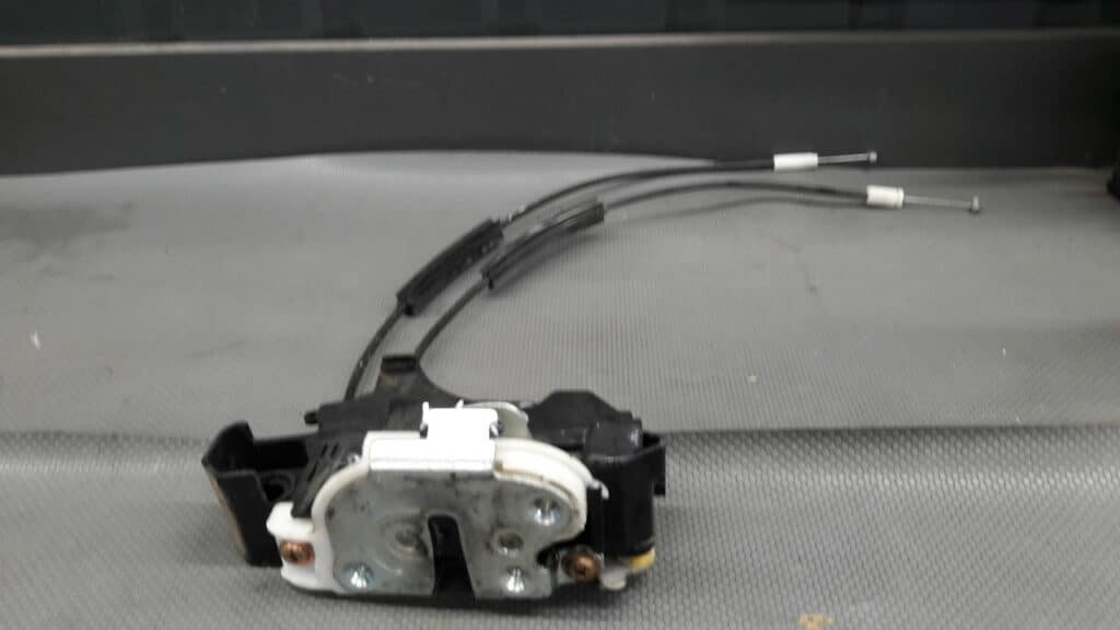 zamek drzwi lewy tył Mitsubishi Colt VI 2 PIN