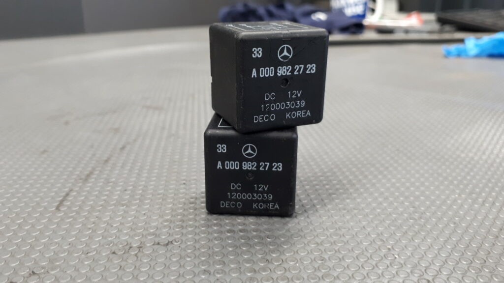 A0009822723 przzekaźnik Mercedes S C B Klasa w246