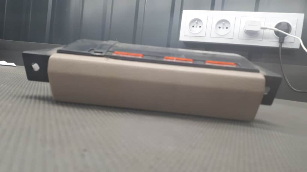 511619089102  popielniczka bmw e34 KREM