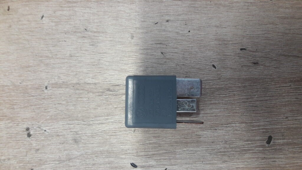 1K0906381 przekaznik 458 VW Seat Audi Skoda