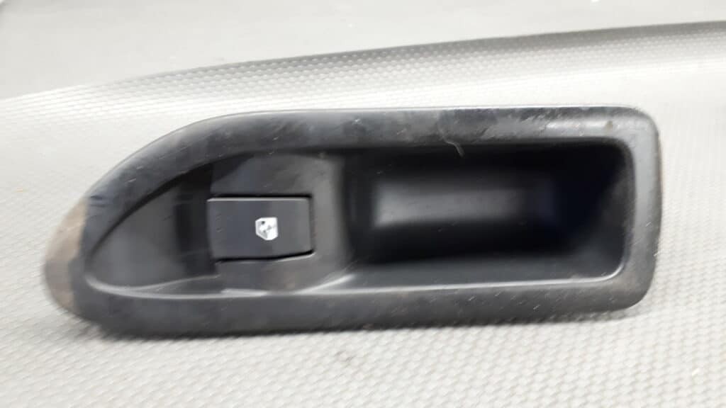8200317493 Panel szyby lewy tył RENAULT LAGUNA II